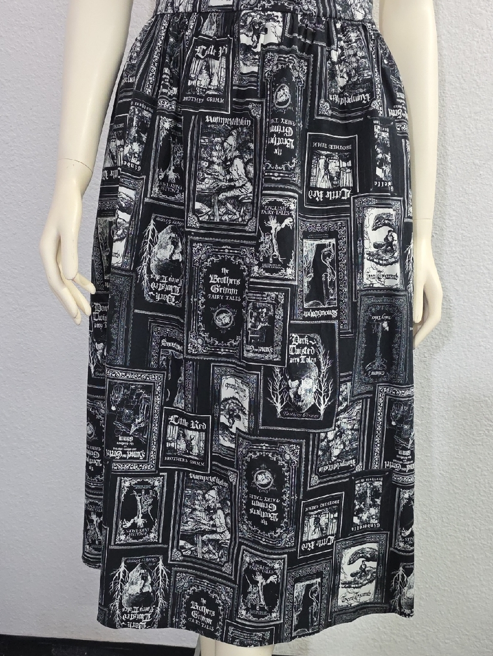 Hot Topic Grimm Fairy Tales Dark Academia A-Line Pleated Pockets Full Skirt